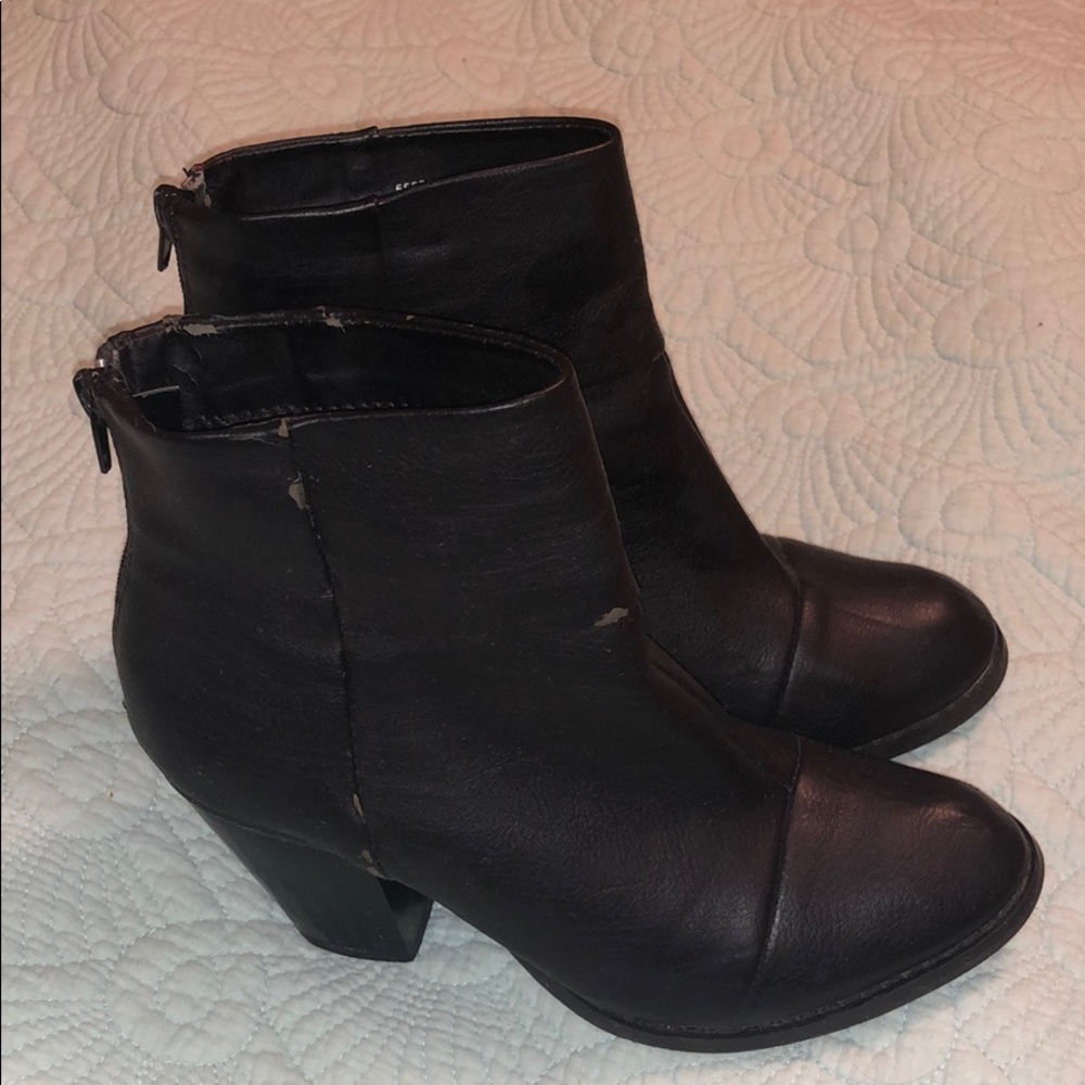 Preloved Charlotte Russe ankle boots with zipper